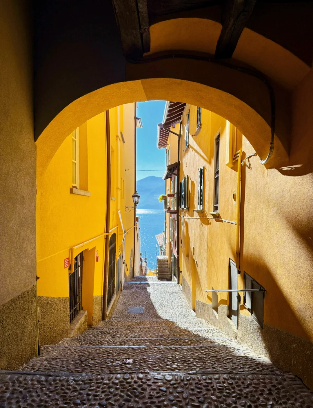 米蘭出發包車一日遊｜科莫湖·瓦倫納·Basilica di San Giacomo湖畔拾光