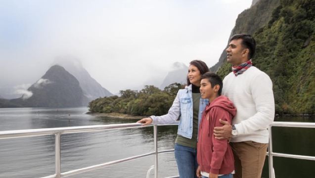 From Queenstown: Milford Sound Cruise & Scenic Coach Tour