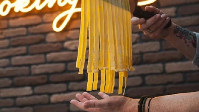 Rome: Verse Pastabereidingsles met Italiaanse Chef en Wijn