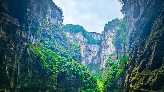 ทัวร์ 1 วันส่วนตัว สัมผัสสามสะพานสวรรค์ + หอศิลป์แม่น้ําอู๋เจียง (การล่องเรือที่เกาโกว) + เมืองแห่งความเจริญ