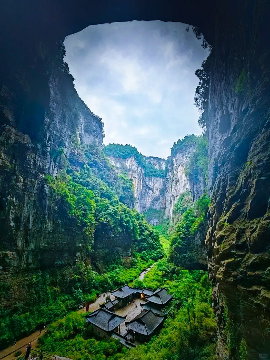 tour privato di un giorno al Ponte Naturale dei Tre Ponti di Wulong + Galleria del Fiume Wu (crociera a Gaogu) + Città di Chiyou Jiuli