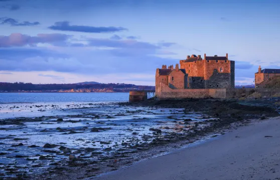 英國古戰場傳奇主題一日遊|包含杜恩城堡+黑暗城堡門票|舒適小巴