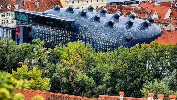 perjalanan satu hari di Graz, Austria, termasuk Palace Hill, Kastil Graz, dan gereja.