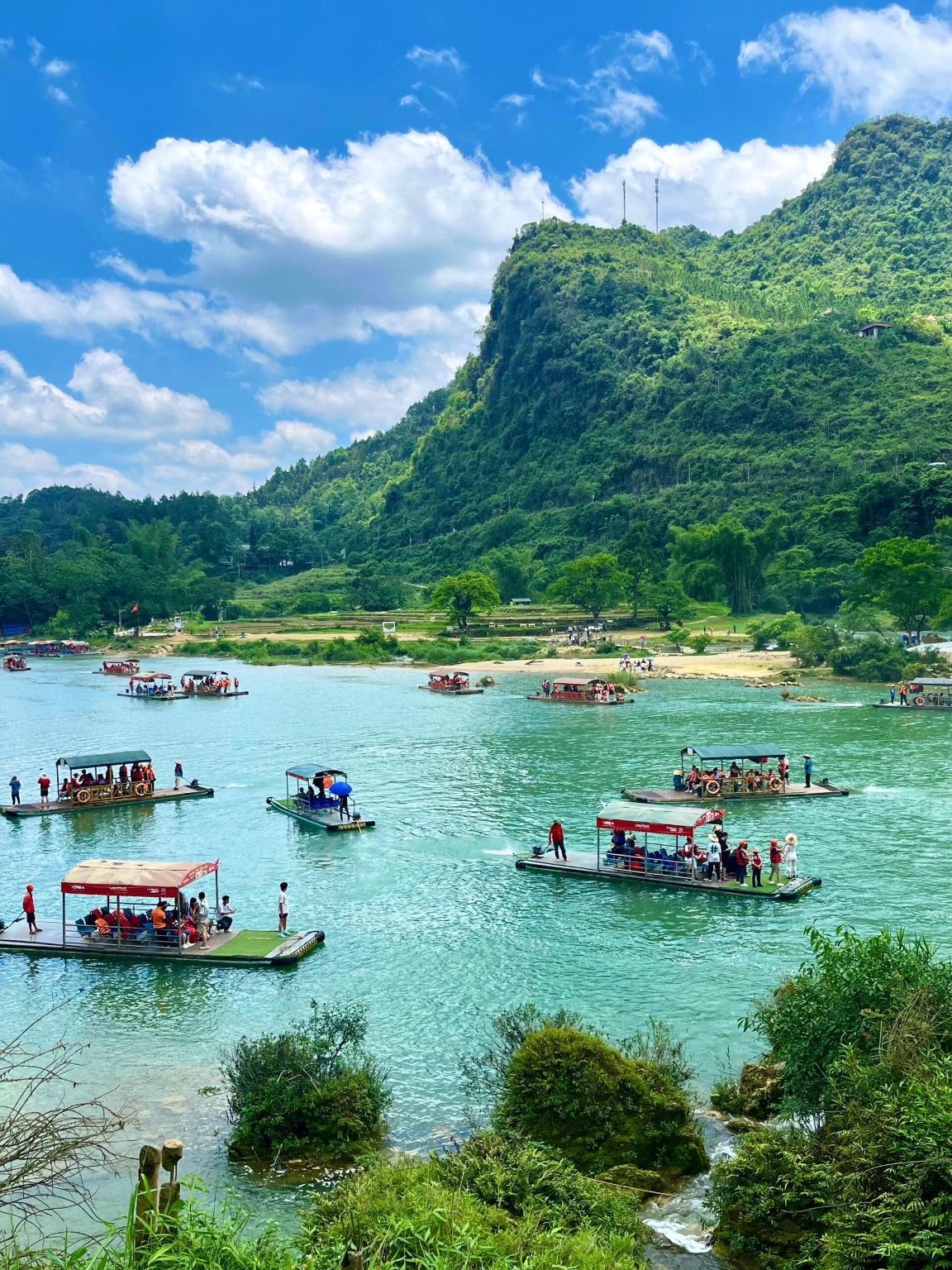 Chongzuo Detian Transnational Waterfall Scenic Spot + Mingshi Rural Scenic Area private charter 1-day tour with English service available