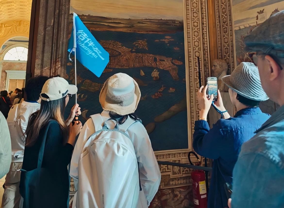 Vatican Museums + Sistine Chapel + St. Peter's Skip-the-Line Official Chinese Guide for Group Tours