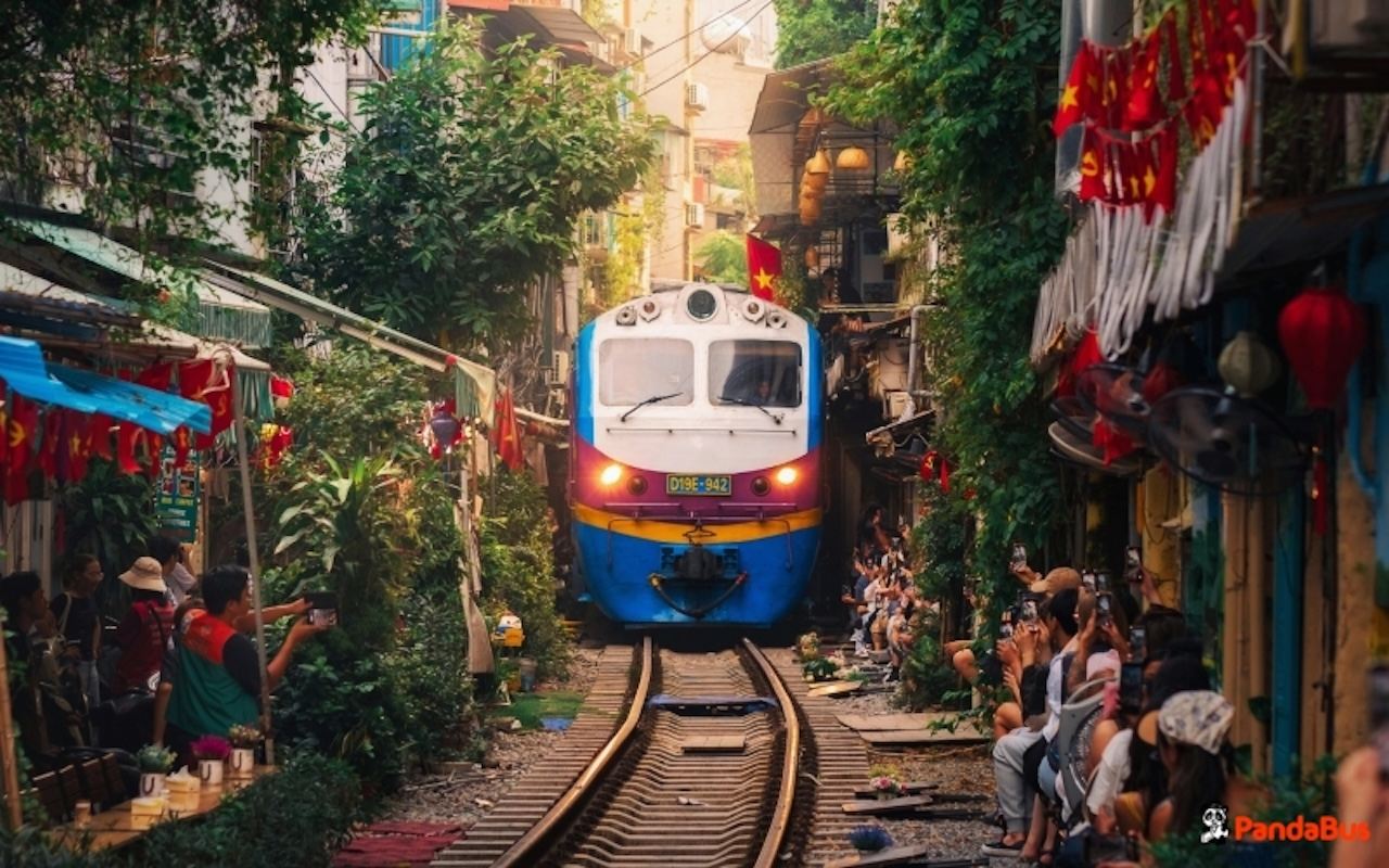 ハノイ発着 | ハノイの夜を満喫！ミシュラン掲載店絶品ディナー＆夜のトレインストリート | 日本語ガイド（ホテル送迎）
