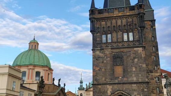 布拉格城堡+查理大橋+克魯姆洛夫小鎮。