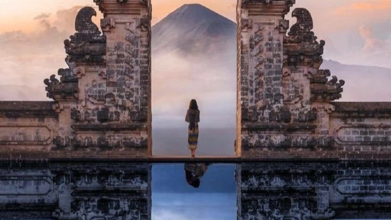 Himmelstor Wunder + Wasserpalast Ost-Tour mit englischem Privattransfer Tagesausflug