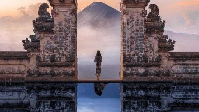 Himmelstor Wunder + Wasserpalast Ost-Tour mit englischem Privattransfer Tagesausflug