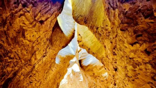 Lawatan sehari sewaan peribadi ke Ganquan Grand Canyon + Jingbian Wave Valley di Shaanxi