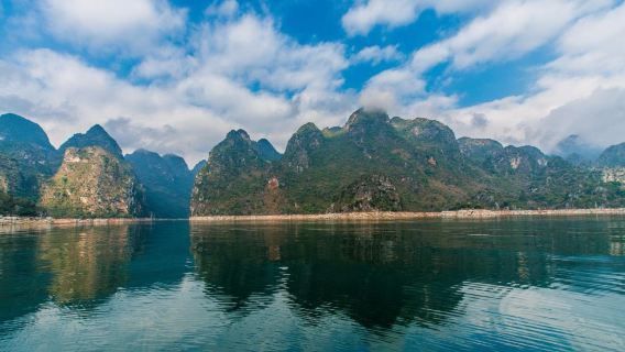 Guizhou: Hutan Puncak Wanfeng, Tarikan Pelancongan Ngarai Malinghe, Tarikan Pelancongan Puncak Buzuyi, Tasik Wanfeng
