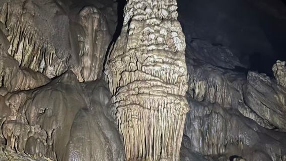 Nell'Abisso: Un'Odissea Privata di Speleologia Attraverso il Mondo Sotterraneo Nascosto di Guilin