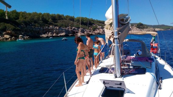 Alghero: Daily Sailing Experience with lunch onboard