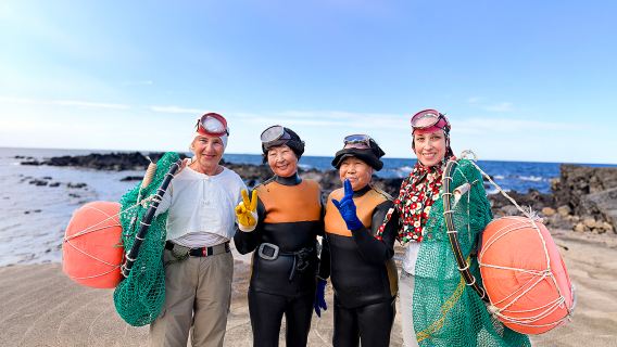Jeju WestSouth Day Tour with Haenyeo Experience, UNESCO, Hallasan, Waterfalls & Green Tea