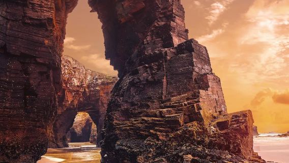 Tour di un giorno da Santiago: scopri la Playa de las Catedrales, i pittoreschi villaggi costieri e l'autentico borgo di pescatori