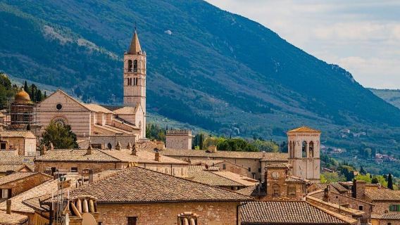 Từ Florence: Chuyến tham quan bằng xe Minivan riêng đến Assisi và Cortona