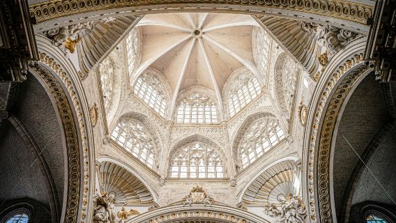 Silk Exchange, Church of San Nicolás & Cathedral: Guided Walking Tour