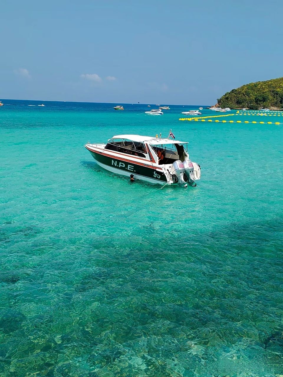 パタヤ ラン島 ワンデーツアー【パラセーリング ランチ シュノーケリング 水上オートバイ 海底散歩】