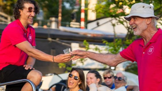 Amsterdam: 90 Min Small Group Canal Cruise with Drink Option