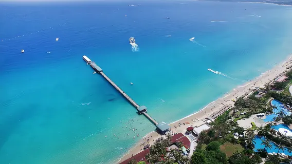 [Sanya] Tur Dunia Bawah Laut Teluk Yalong ( paket Naga Laut + Parasailing + perahu motor+ Perahu Pisang + Ikan Terbang + berselancar Tersedia)