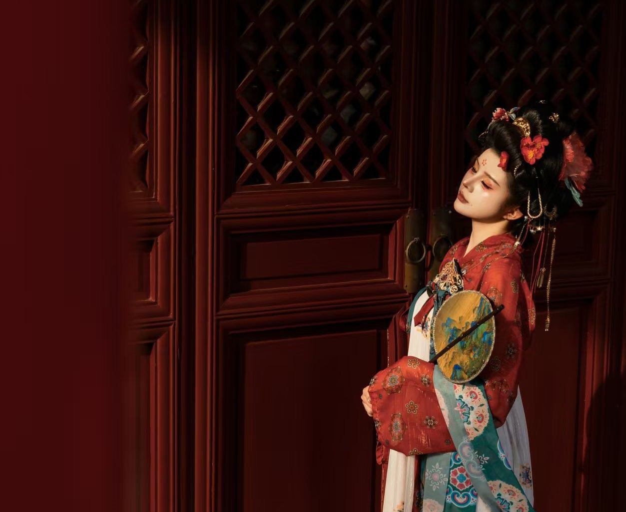 Expérience de costumes traditionnels chinois à Nanchang au printemps [Choix de magnifiques costumes Han + Expérience de fleurs dans les cheveux à Nanchang + Maquillage exceptionnel + Service de qualité]