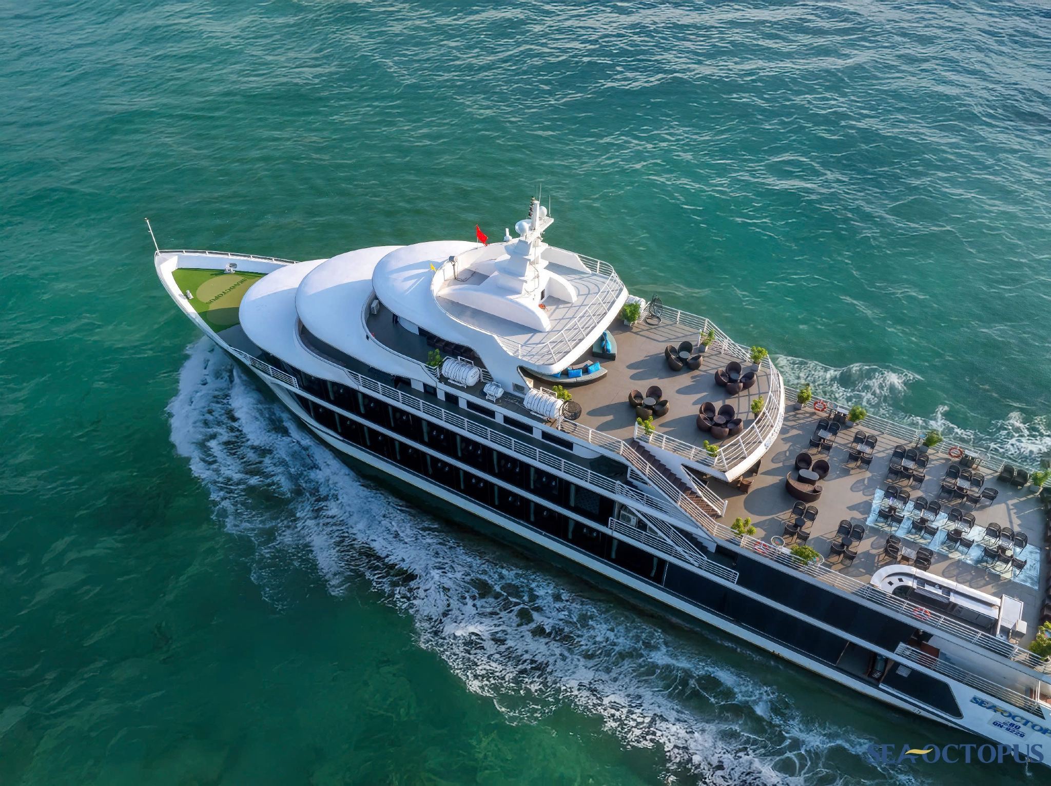 Sea Octopus Cruise: majestic heritage & exquisite cuisine aboard a 5-star cruise