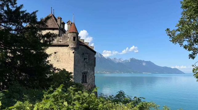 日內瓦-西庸-蒙特勒聖誕村-大叉子-卓別林雕像-拉沃