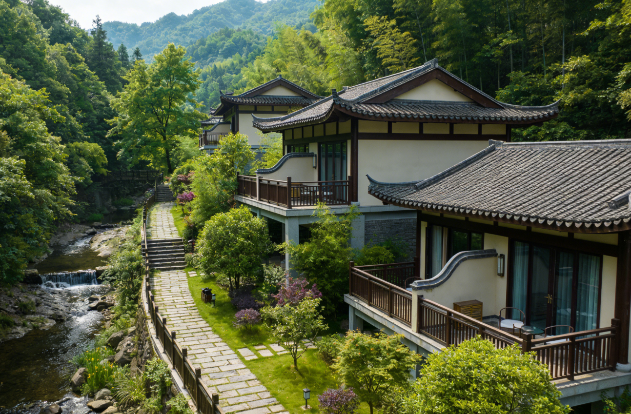 ประเพณีไฟพะเนียง สุขภาพดีท่ามกลางป่า + เสน่ห์เมืองโบราณ · สัมผัสความงามของหินทรายแดงกับมรดกทางวัฒนธรรม