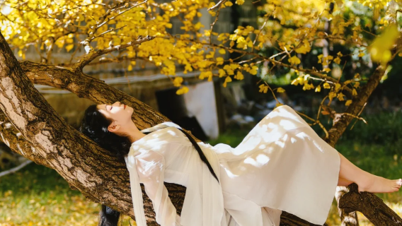 The Ultimate 1-Day Tour in Tengchong: Hot Air Balloon Ride Over Volcanoes, Wetland Grass Rafting, and Sunset in the Ancient Town—I Experienced It All