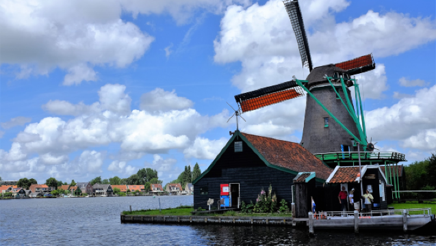 Amsterdam Day Tour: Royal Palace Amsterdam + Dam Square + Indie's Welvaren Spice Warehouse