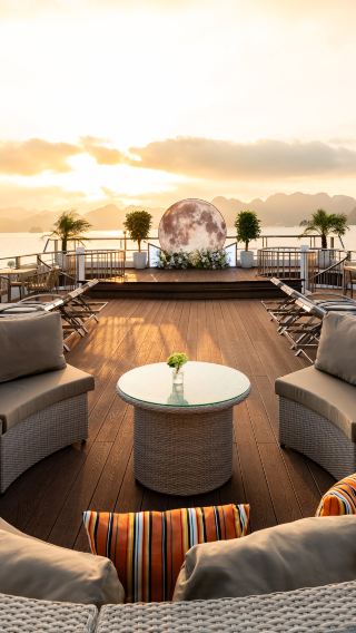 Departing from Haiphong: 5-star luxury cruise for a 1-day tour in Ha Long Bay, Vietnam [private charter/professional guide]