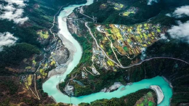 Nujiang Bingzhongluo + Fog Village + Puhua Temple + Chongding Church 1-day tour with Chinese-English service in Yunnan