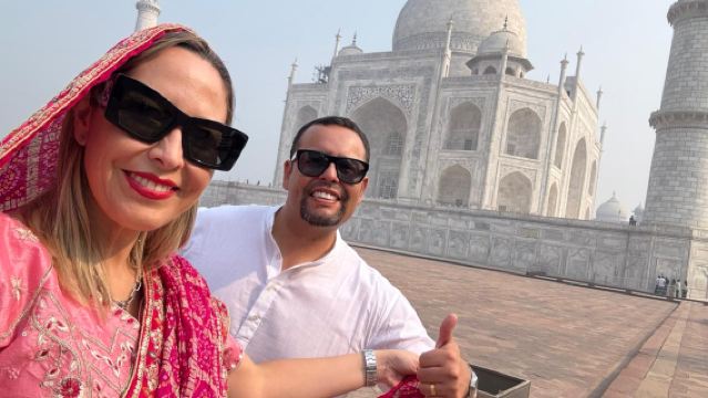 From Delhi : Taj Mahal & Full Day Agra Tour with 5* Lunch