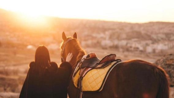 تركيا: جولة ركوب الخيل عند غروب الشمس في كابادوكيا (تشمل النقل من وإلى الفندق)