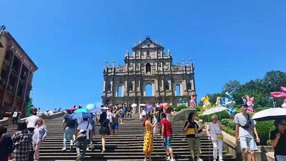 Hong Kong to Macau by Ferry: Hotel Transfer & Full-Day Tour