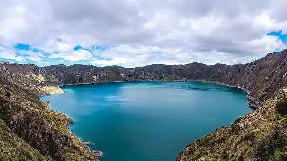 Hiking the Quilotoa loop in Ecuador