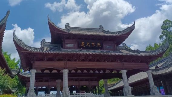 Tour di un giorno con partenza alle 9:00 - Visita guidata alle attrazioni di Beishan + Baodingshan + Museo delle Grotte di Dazu