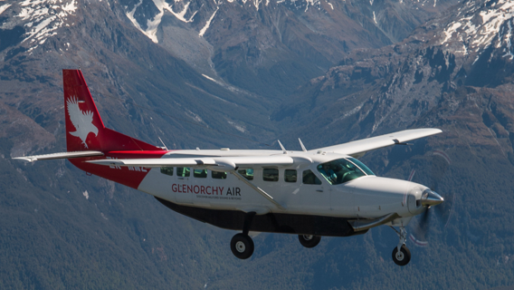 Circuit combinant vol et croisière au départ de Queenstown, île du Sud, Nouvelle-Zélande : vol panoramique Aller-retour depuis Queenstown + Croisière touristique dans le Milford Sound (5 heures au total) - Prise en charge et retour à Queenstown disponibles.