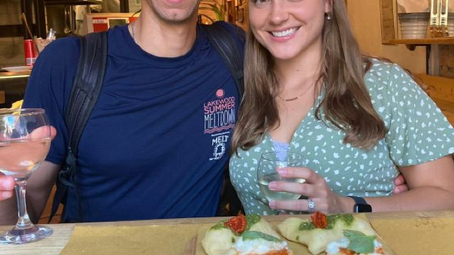 Rome: Sunset Pizza & Drinks Tour by the Colosseum