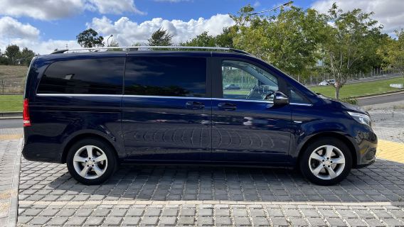 Lisbon Airport airport transfers(Local Chinese-speaking driver for your safety)