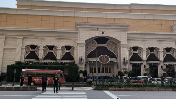 7-person business car shuttle service round-trip Galaxy Macau/Venetian Macau/Wynn Macau/Hotel Regal/Hotel Lisboa and Hong Kong Disneyland