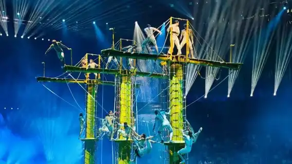 澳門新濠天地水舞間：一生必看水上匯演含自助餐