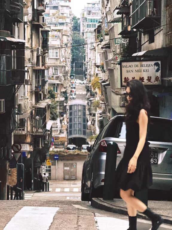 澳門大三巴牌坊+媽閣廟+澳門巴黎鐵塔+美食自助餐純玩一日遊