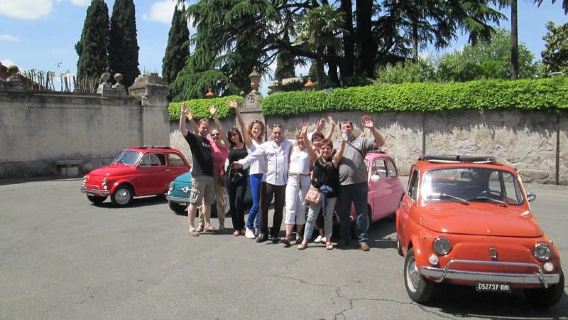 Roma: tour dell'Aventino in un convoglio di Fiat 500 d'epoca