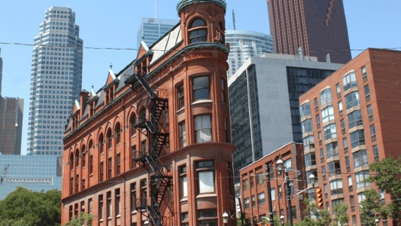 Scenic Toronto City Tour with Guide and Photo Stop