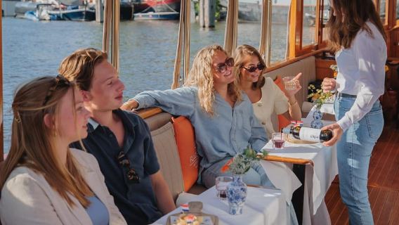Amsterdam: Classic Saloon Boat Cruise with Cheese & Wine