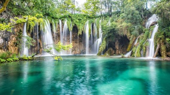 Da Zagabria: trasferimento andata e ritorno in autobus comfort per i laghi di Plitvice