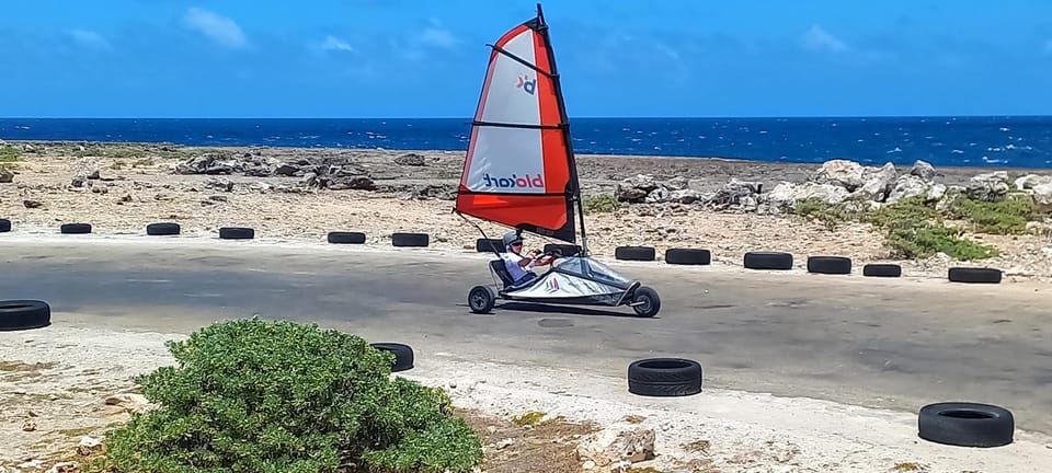 Blokart Landsailing an der Küste der Karibik Bonaire