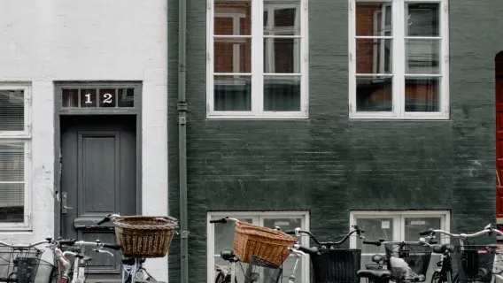 Заказ после консультации / Парк Тиволи в Копенгагене, Дания, замок Розенборг, дворец Амалиенборг, Круглая башня / аэропорт / трансфер из точки в точку / услуги гида-водителя для путешествий / индивидуальный транспорт