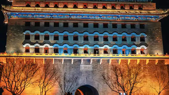 Night tour of Temple of Heaven + Drive-by view of Tiananmen Square + Jingshan Park + Dashilar + Back Lakes (Hou Hai) + Drum Tower (English-speaking guide)